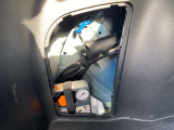 車載工具一式と、パンク補修キット、エアーコンプレッサーです。