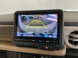 【バックカメラ】運転が苦手な方も車庫入れラクラクです!ギアをリバースに入れれば自動的に切り換わりますので、面倒な操作は不要です♪狭い駐車場もお車を傷つけず安心ですね!