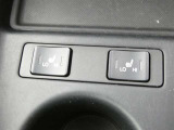 運転席と助手席には寒い時にうれしいシートヒーターが装備されてます。