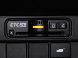 装備されているビルトインタイプのホンダ純正ETC車載器です。セットアップしてからご納車致します。ETCカードを差し込めば高速道路の出入り口ゲートを楽々通過出来ます。