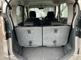 高さがあり、大きなものでもしっかりと載せられる荷室です!間口とフロアがフラットになっておりますので、荷物の出し入れも楽々です♪