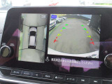 周囲の状況が分かるアラウンドビューモニター搭載。苦手な縦列駐車もこれがあれば安心ですね。