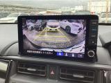 【バックカメラ】運転が苦手な方も車庫入れラクラクです!ギアをリバースに入れれば自動的に切り換わりますので、面倒な操作は不要です♪狭い駐車場もお車を傷つけず安心ですね!