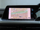 ディスカバーメディア搭載。「VW Connect」というeSIMが内蔵された画期的なシステムです。地図データなど自動で情報を更新することができるのが大きな魅力。なお、CD/DVDは廃止されてます