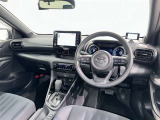 運転席まわりです。 各操作スイッチは使いやすい位置に配置されてます。