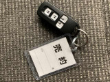 【両側パワースライドドア】です。リモコンや運転席のスイッチ操作で楽々自動開閉。