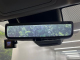 【デジタルインナーミラー】カメラが撮影した車両後方の映像をルームミラー内に表示。クリアな視界で状況の確認が可能です!※ドラレコ機能ご利用には別途SDカードをご用意いただく場合があります。