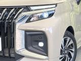 【LEDヘッドライト】悪天候や夜間走行時も良好な視界を確保し安心して運転できる高輝度LEDヘッドライトを装備!点灯速度が早く、消費電力も抑えられています。