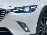 【LEDヘッドライト】悪天候や夜間走行時も良好な視界を確保し安心して運転できる高輝度LEDヘッドライトを装備!点灯速度が早く、消費電力も抑えられています。