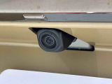 ナビゲーション等を装着した場合にバックするとき後方の安全確認ができるバックカメラが付いてます