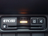 ■【ETC車載器】が装備されています。セットアップをしてお渡しとなり、ETCカードを差し込むだけで高速道路の利用が可能です。