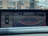 狭い場所での駐車やすれ違いなどでより的確な運転操作に役立つ360&deg;ビューモニターが装備されています。