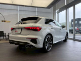 Audisports19インチ5ダブルスポークVデザインのアルミホイールが、その表情と佇まいを際立たせます。