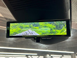 【インテリジェントルームミラー】後席の大きな荷物や同乗者で後方が確認しづらい時でも安心!カメラが撮影した車両後方の映像をルームミラー内に表示。クリアな視界で状況の確認が可能です!