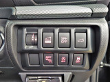 スタートスイッチ横には車両の様々なスイッチが並んでいます。バックドアもスイッチで開けられますよ!