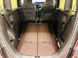 簡単に収納できる後部座席!大空間が出現します!シートアレンジが多彩な点も特徴です!レジャー用品も積み込めます!