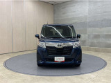 お車購入のポイントとなるフロントマスクです!シャープな目つきが印象的なデザインのヘッドランプです。