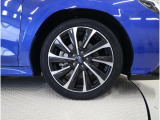 純正18インチアルミホイール装備・タイヤサイズ225/45R18