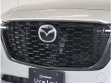 【フロントレーダーセンサー】フロントレーダーセンサーから送信される電波が前方車や障害物に反射し、もどってきた電波を検知することで制御しています。