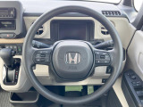 インテリアに合わせたデザインのステアリングは、運転される方のことも考え、運転しやすい形状、大きさです。是非一度、実際に触ってお確かめください。