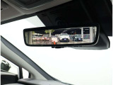 デジタルインナーミラー装備!車両後方のカメラの映像をデジタル補正で視認性を向上させてインナーミラー内に表示します♪視界を遮るものがなく、後席に同乗者がいても後方を確認しやすく安心です♪
