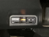 ハンドルの左下にETC2.0がついています。高速道路の料金所の通過も楽々です。 カードの取り出しもしやすい場所についています。