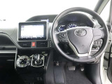 見通しのよいすっきりとした視界で、誰でも運転しやすいです。運転のしやすさは疲れにくさにも繋がりますよ♪