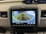【バックカメラ】運転が苦手な方も車庫入れラクラクです!ギアをリバースに入れれば自動的に切り換わりますので、面倒な操作は不要です♪狭い駐車場もお車を傷つけず安心ですね!