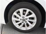 かっこいいホイールですね。 車のイメージを大きく左右するホイール部分はコダワリを持ちたいですね。