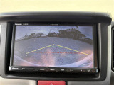 【バックモニター】後ろのカメラの映像をモニターに映し出すことができます!後方の見えない死角や、障害物との距離感をしっかり確認することができます!駐車が苦手な方におすすめです。
