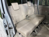 後部座席も気になるようなキズ・汚れやへたり等、大きなダメージはなく、良好な状態です。