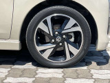 純正アルミホイール。タイヤサイズは165/55R15です。
