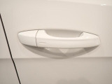 &rdquo;Keyless Access&rdquo;によって、ドアハンドルに手をかけるだけでドアロックが解除できます!
