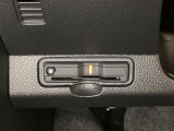 ハンドルの左下にETCがついています。高速道路の料金所の通過も楽々です。 カードの取り出しもしやすい場所についています。