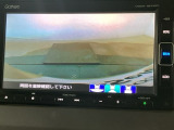 【バックカメラ】運転が苦手な方も車庫入れラクラクです!ギアをリバースに入れれば自動的に切り換わりますので、面倒な操作は不要です♪狭い駐車場もお車を傷つけず安心ですね!