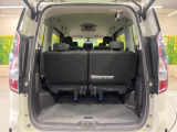 普段のお買い物や通勤、送迎等に十分な荷室スペースを確保しております。セカンドシートを倒すと、大きな荷物の積載も可能です♪