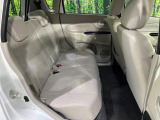 後部座席も気になるようなキズ・汚れやへたり等、大きなダメージはなく、良好な状態です。