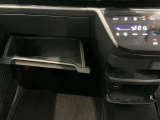 収納スペースもたくさん有ります☆車検証や小物類などすっきり収納♪