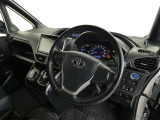 【運転席】運転席周りの画像です。プロの手で隅々までクリーニングしています。ご来店いただき実際に見てみてくださいね☆