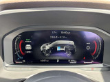 先進感のある見やすいスピードメーターです。車の情報もここで確認・設定ができます。