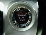 自然に手が届き、操作性の良いボタンでエンジンスタート。。