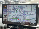 【社外の大画面ナビゲーション!】遠くへのお出かけする際の心強い味方です!自車位置の確認はもちろん、Bluetooth接続や機能も充実。大きな画面で各操作もしやすく安心です。【社外ナビは保証対象外になります。】