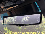 【デジタルインナーミラー】後席の大きな荷物や同乗者で後方が確認しづらい時でも安心!カメラが撮影した車両後方の映像をルームミラー内に表示。クリアな視界で状況の確認が可能です!