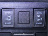 両側電動スライドドアを装備しております。