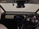 【前方視界】開放的な前方視界!運転がしやすく疲れにくいです♪窓が大きく、見通しがとっても良いおクルマですよ♪