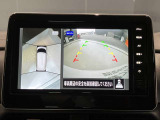 クルマを空から見たような映像が映る、アラウンドビューモニターで、車両周辺の安全確認も一目できます!小さなお子様や障害物も確認できるので、運転のしやすさだけでなく事故防止にも役立ち安心して駐車できます♪