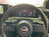 メーター内のカラーディスプレイには運転をサポートするさまざまな情報を表示!瞬間燃費などが表示できます。