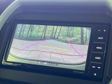 【バックカメラ】駐車時に後方がリアルタイム映像で確認できます。大型商業施設や立体駐車場での駐車時や、夜間のバック時に大活躍!運転スキルに関わらず、今や必須となった装備のひとつです!