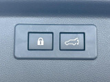 【パワーバックドア】スマートキーや運転席のボタンを押すだけでリアゲートが自動で開閉します!荷物を持っている時や、高い位置にあるバックドアを閉める際に便利な機能です♪