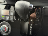 【 シフト 】シフトも操作しやすく快適なドライブを楽しんでいただけます。 //